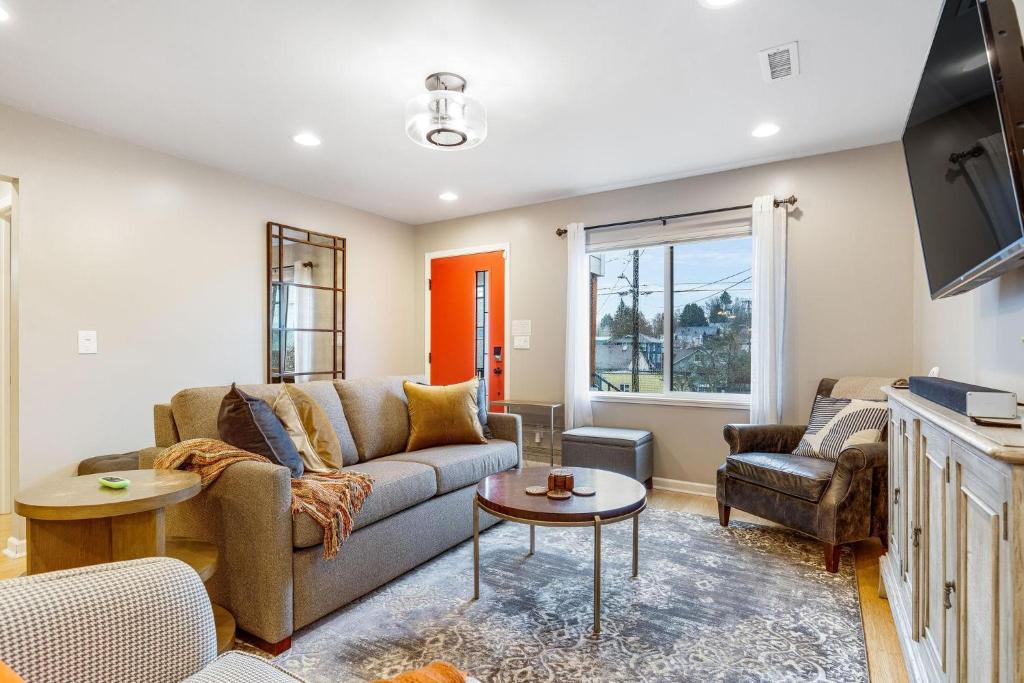 a living room with a couch and two chairs at Beacon Hill Abode in Seattle