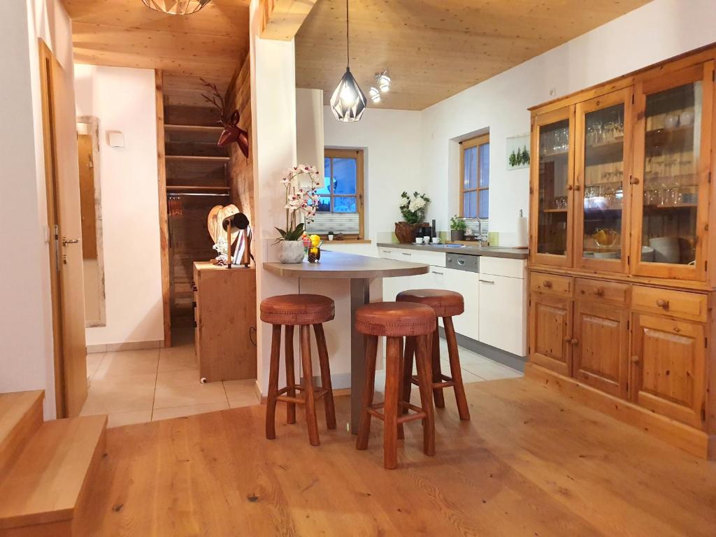 Kuchyň nebo kuchyňský kout v ubytování Alpen Chalets Zell am See