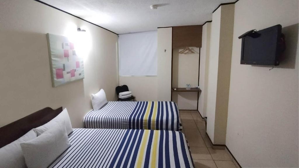 TV a/nebo společenská místnost v ubytování Hotel Mateos 1215