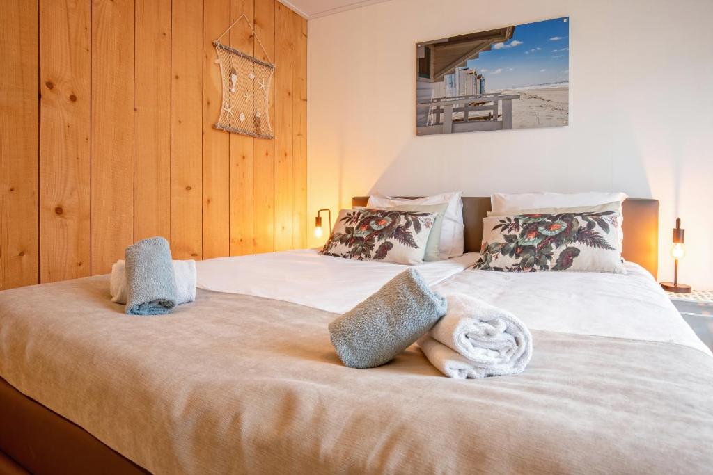 two beds with towels on them in a bedroom at Bed en Bike Strûnen op Texel in Den Burg