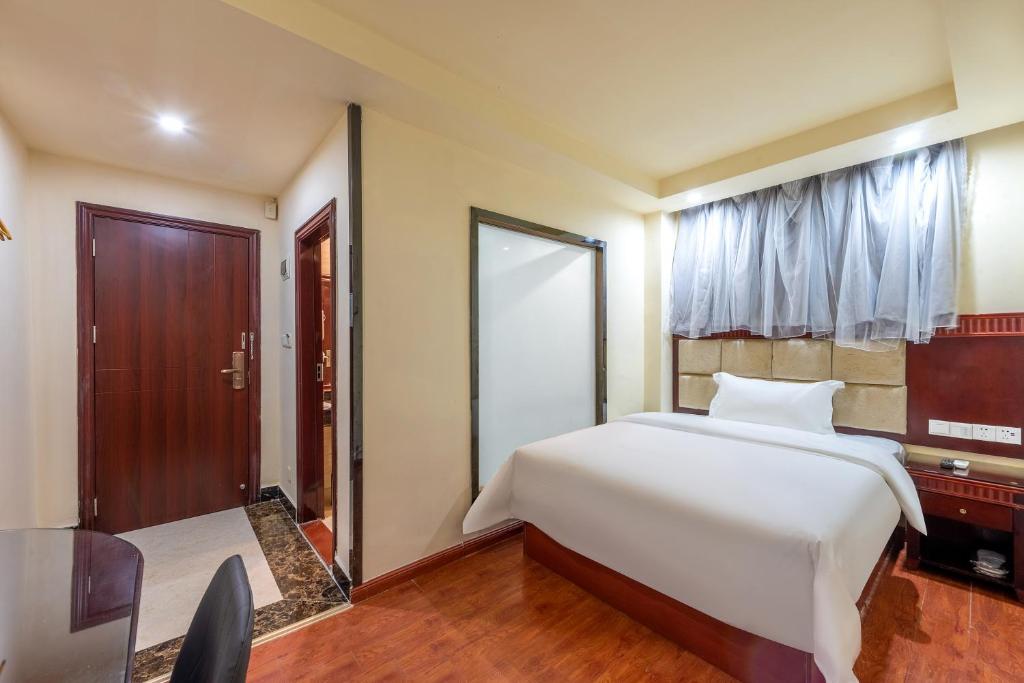 Huahang Hotel - Guangzhou Baiyun International Airport - Free airport shuttle bus - Standard Double Room
