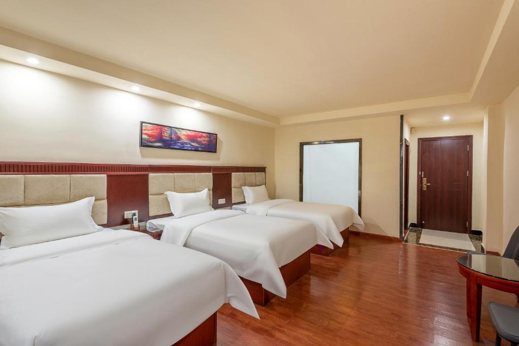 Huahang Hotel - Guangzhou Baiyun International Airport - Free airport shuttle bus - Triple Room