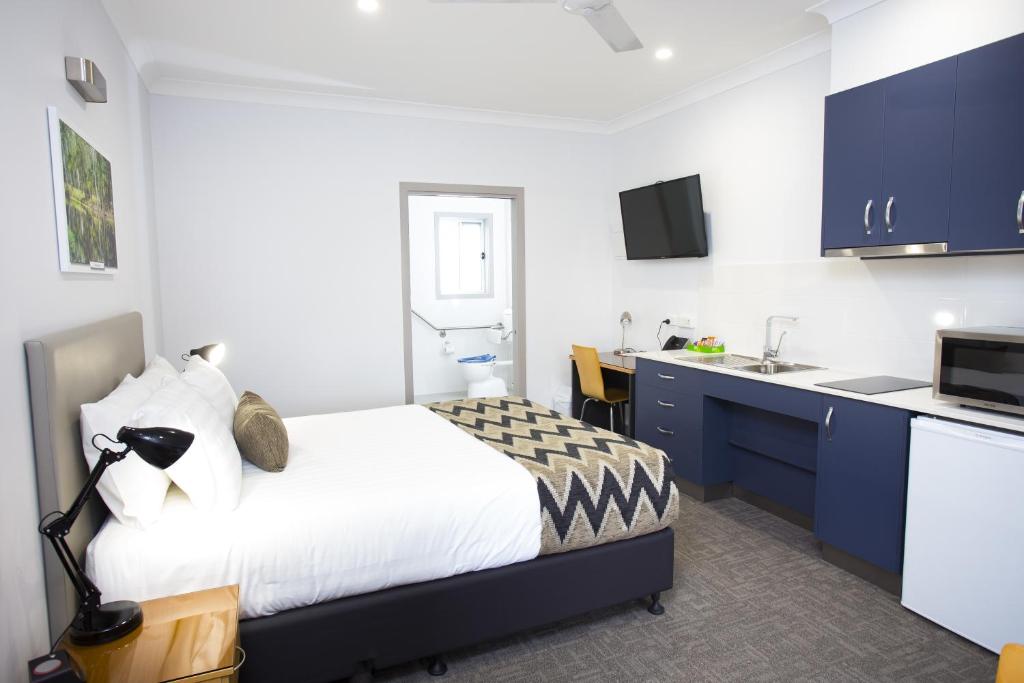 Altitude Motel Apartments - 