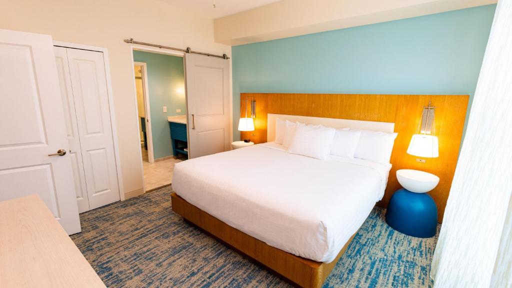 Postel nebo postele na pokoji v ubytování Holiday Inn Club Vacations Myrtle Beach Oceanfront
