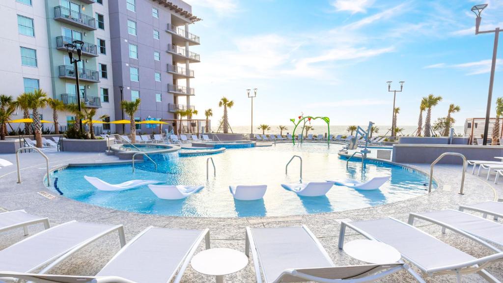 Bazén v ubytování Holiday Inn Club Vacations Myrtle Beach Oceanfront nebo v jeho okolí