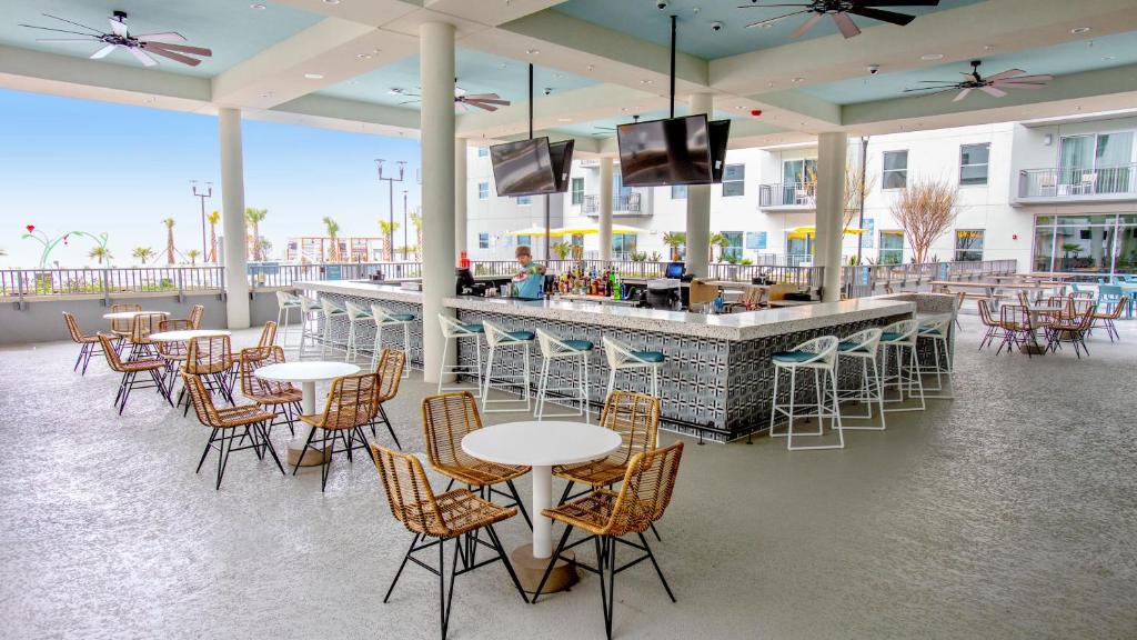 Ein Restaurant oder anderes Speiselokal in der Unterkunft Holiday Inn Club Vacations Myrtle Beach Oceanfront 