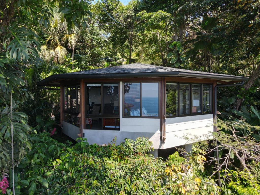 Tulemar Resort - Deluxe Bungalow