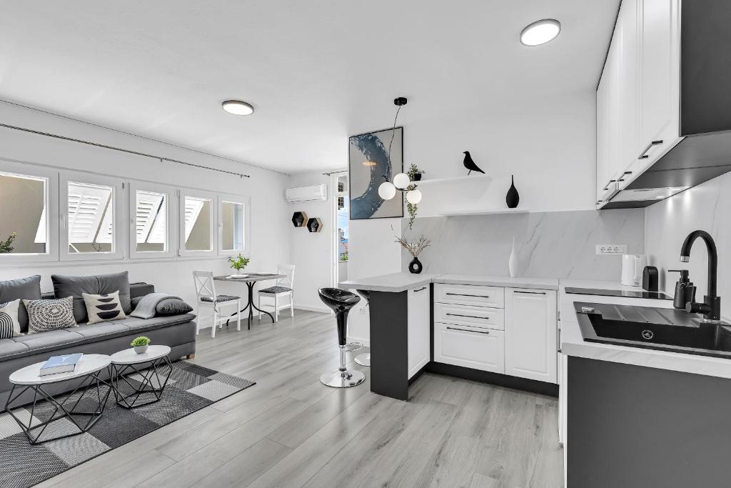 Kuchyňa alebo kuchynka v ubytovaní Apartman Bokšić 2