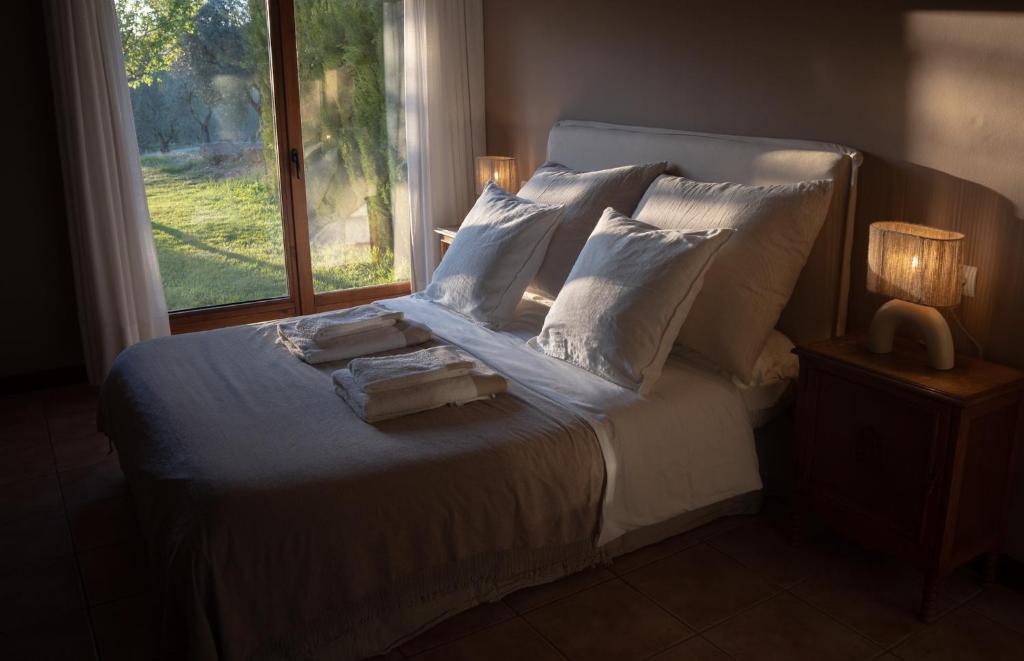 Posteľ alebo postele v izbe v ubytovaní Hotel Hort De Fortunyo