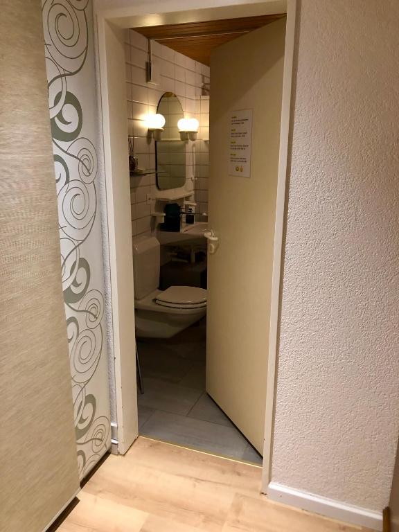 Koupelna v ubytování Ferienhaus Zulg-Doppelzimmer mit Gartenblick