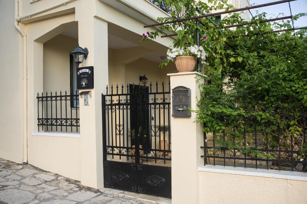 Το κτήριο όπου στεγάζεται  το διαμέρισμα