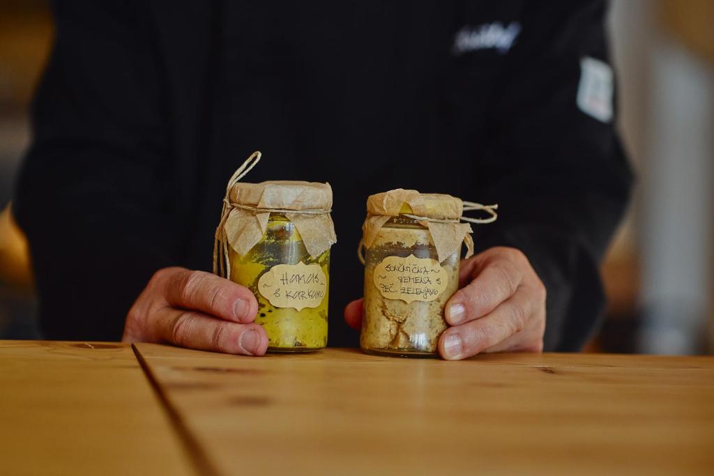Nápoje v ubytování Eko Glamping Resort Krištof