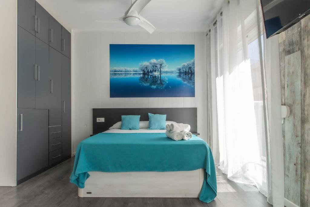 Postel nebo postele na pokoji v ubytování Sunsands Studio con balcones 2ºA playa76 Carihuela