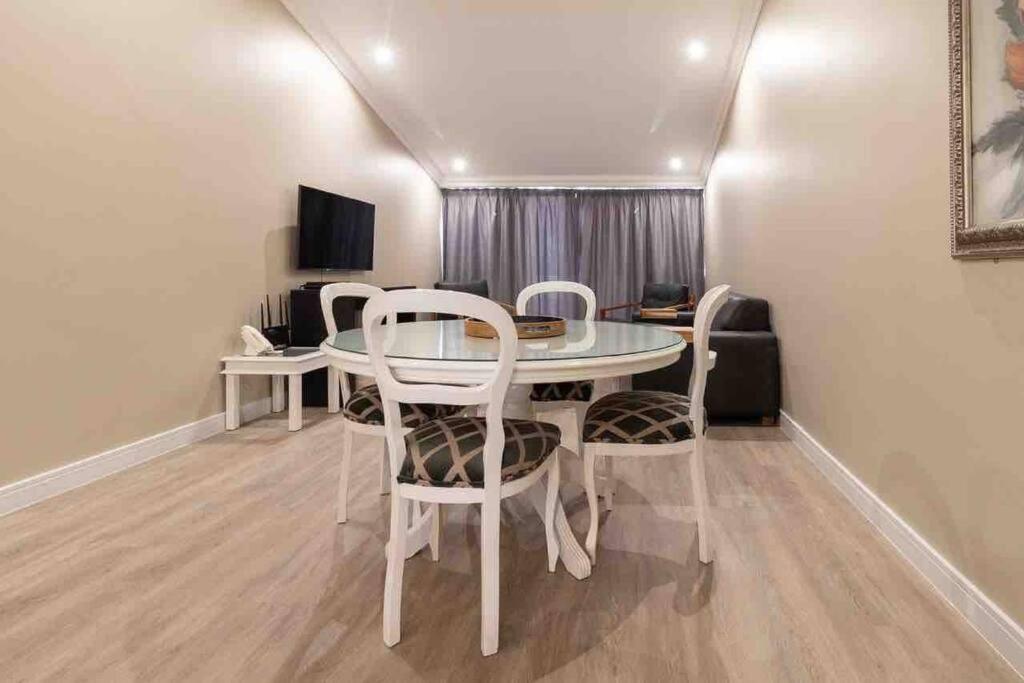 522 گرنجر, آژانس هواپیمایی آسمان سپید
