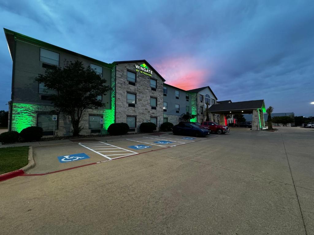 Wingate by Wyndham College Station South photo