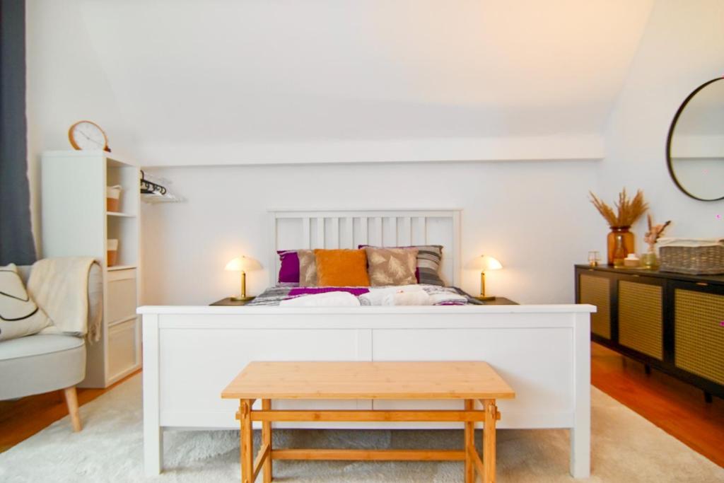 Postel nebo postele na pokoji v ubytování Apartment mit Balkon am Bergpark