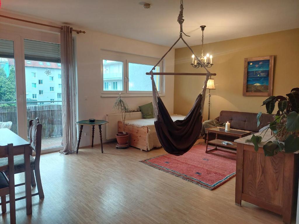 a living room with a hammock in the middle at Schöne helle Wohnung mit Whirlpoolbadewanne in Graz