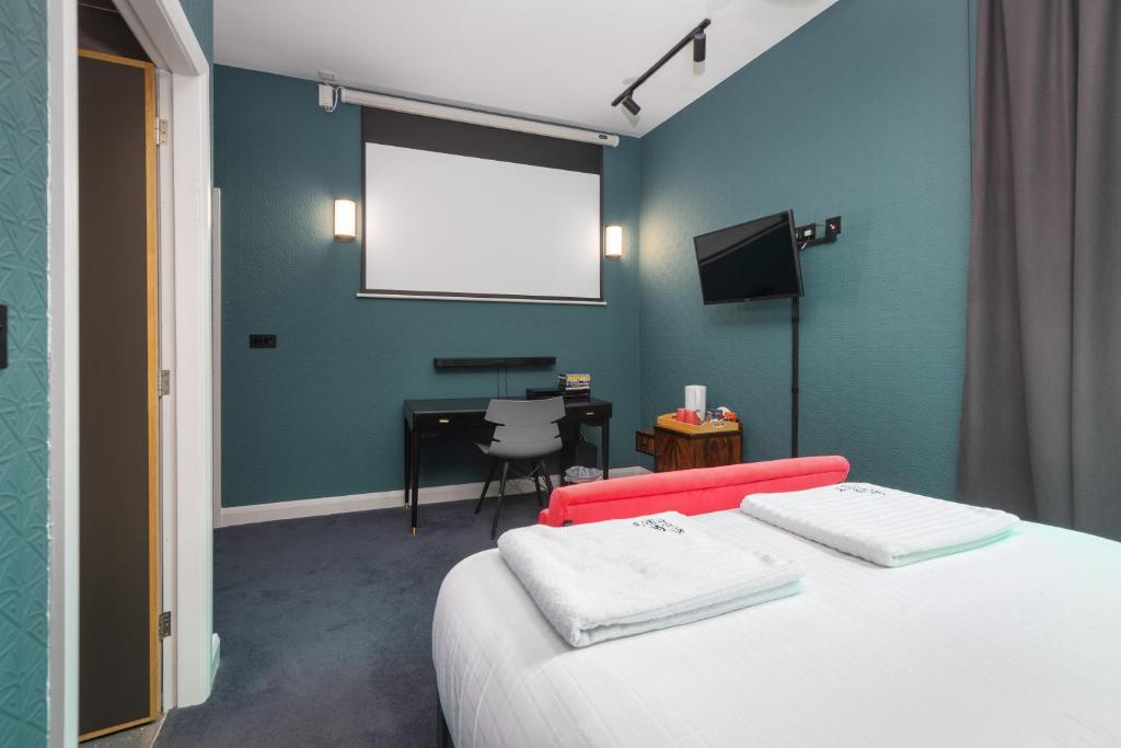 
Deluxe Double Room with Shower
