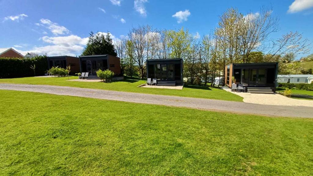 Zahrada ubytování Luxury Pods at Mornest Caravan Park, Anglesey