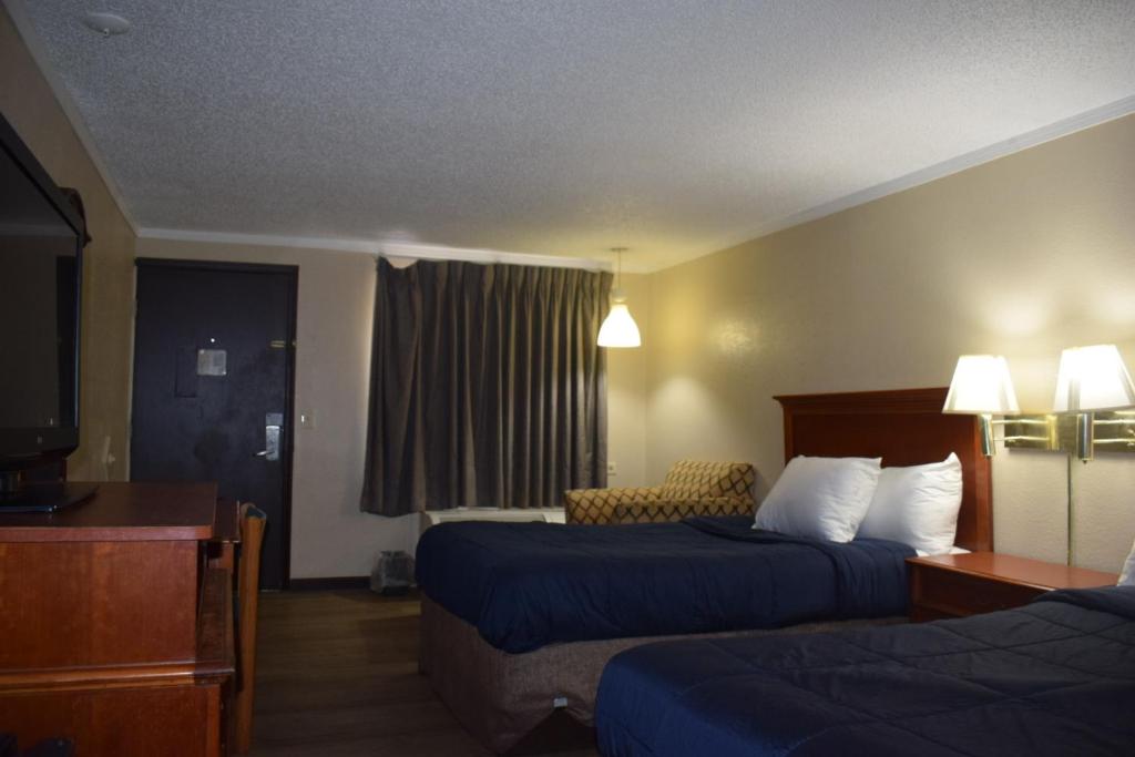 Knights Inn Farmington Hills - 