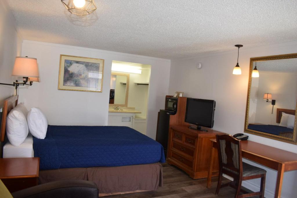 Knights Inn Farmington Hills - 