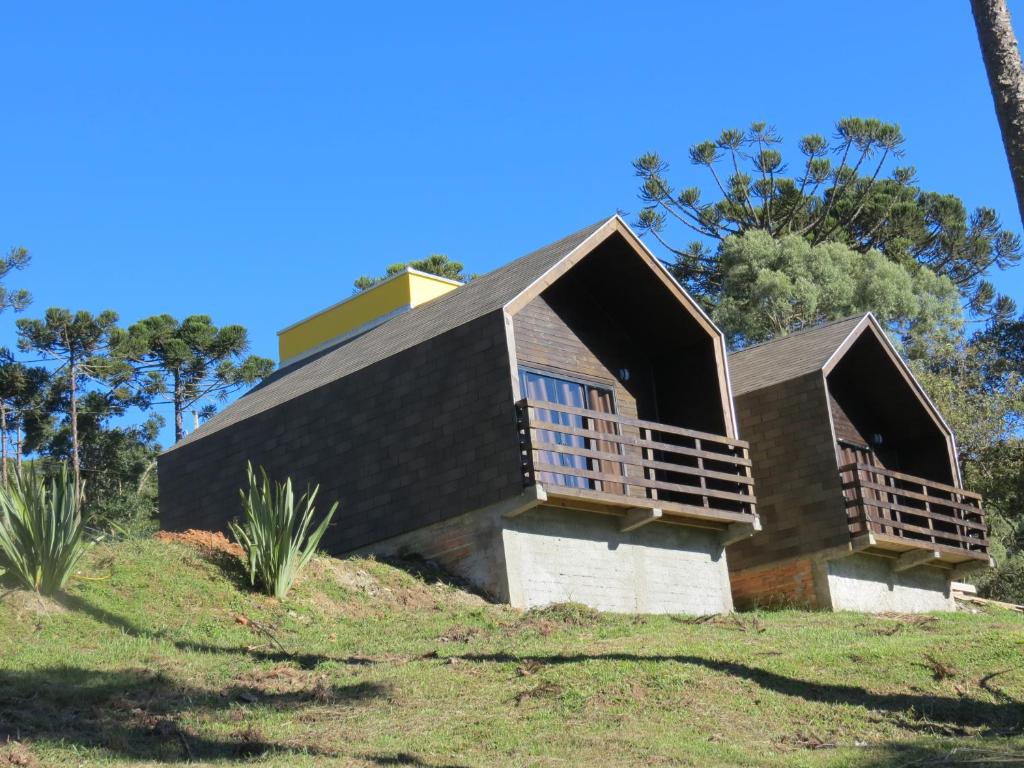 a house sitting on top of a hill at Refúgio da Montanha in Urubici