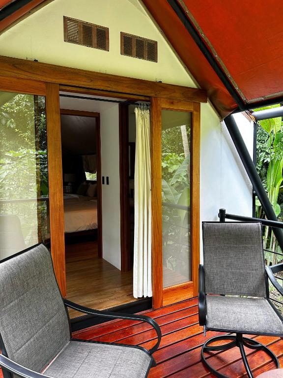 Posezení v ubytování Hotel Arenal Glamping