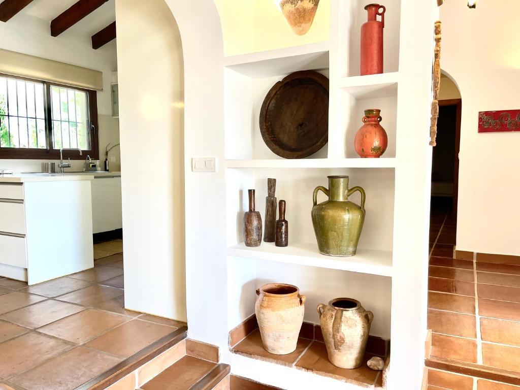 Kuchyň nebo kuchyňský kout v ubytování Villa de estilo español con jardín y piscina