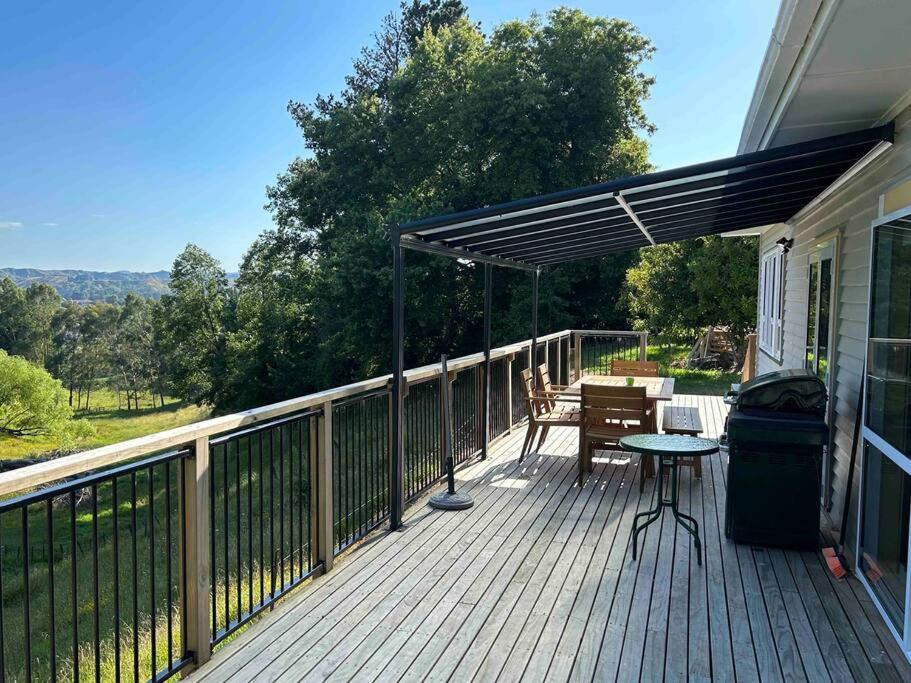 a deck with a table and a grill on a house at ‘The Don’ on Hillcrest in Wairoa