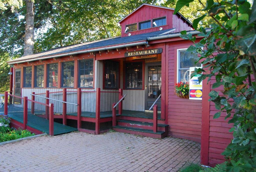 Cedar Crest Inn photo