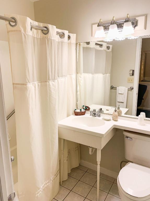Cedar Crest Inn photo