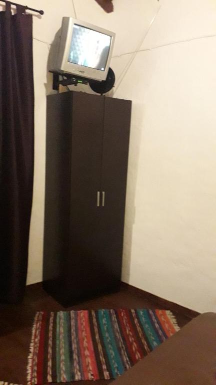TV a/nebo společenská místnost v ubytování Πέτρινο σπίτι-Stone house