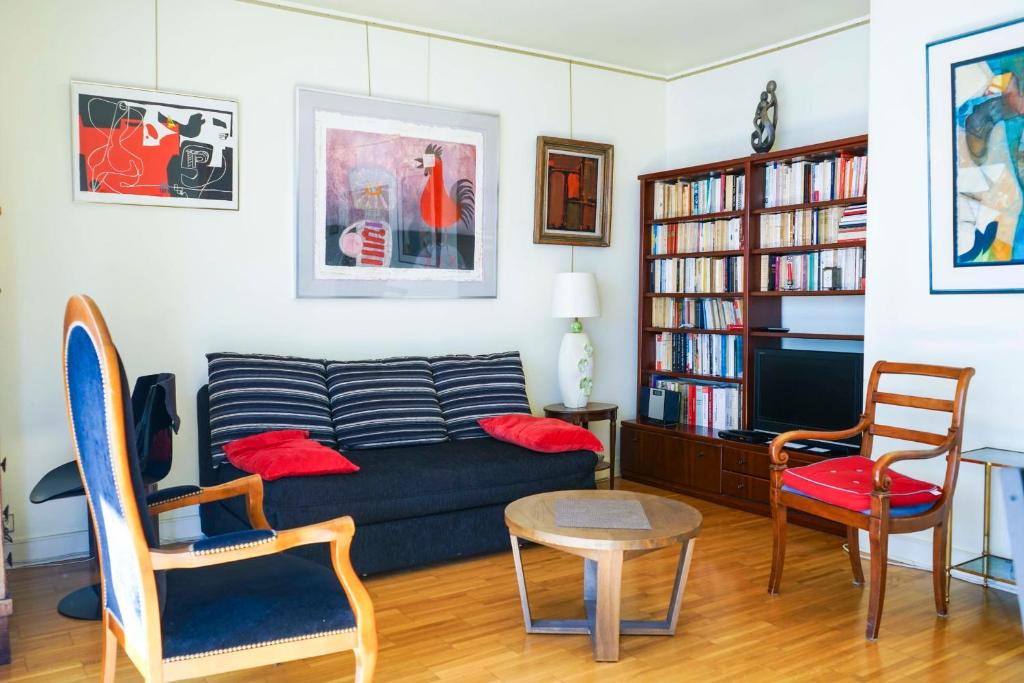 a living room with a couch and two chairs at Cozy 58 m near Butte-aux-Cailles in Paris