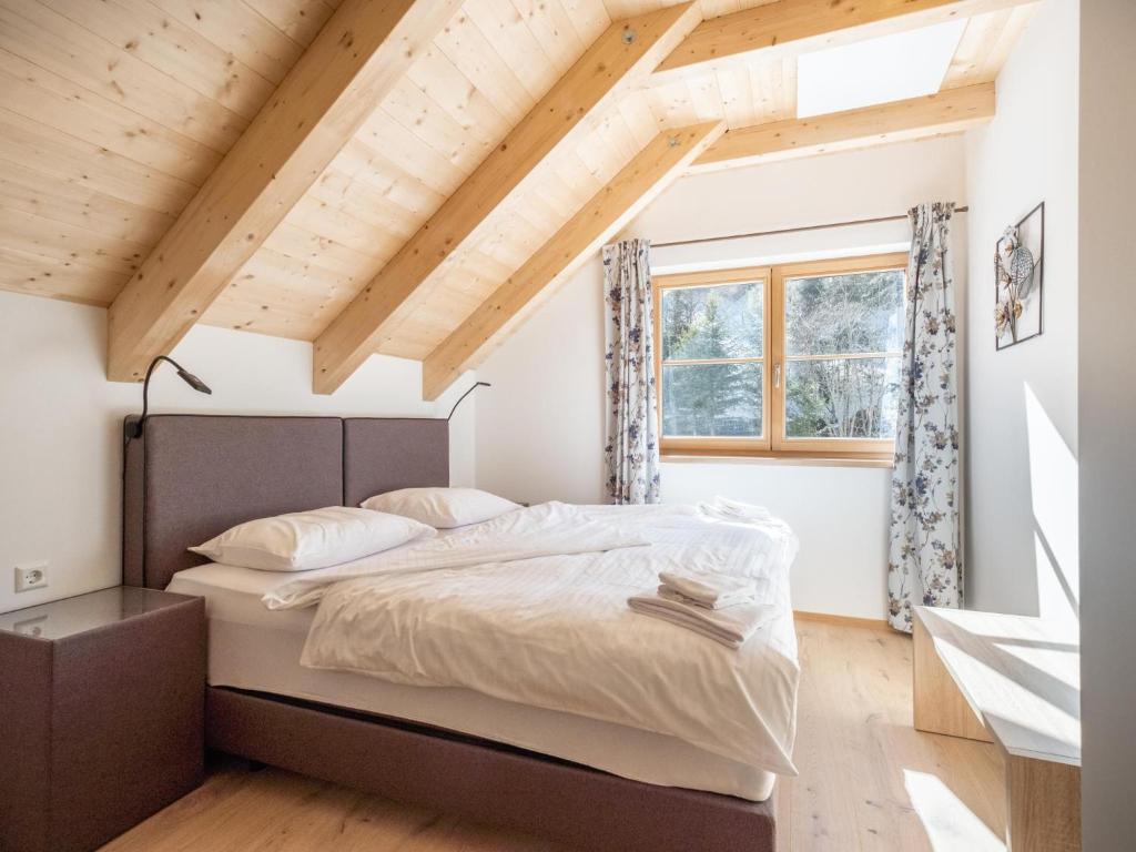 a bedroom with a large bed in a attic at Haus Lilyan in Donnersbachwald