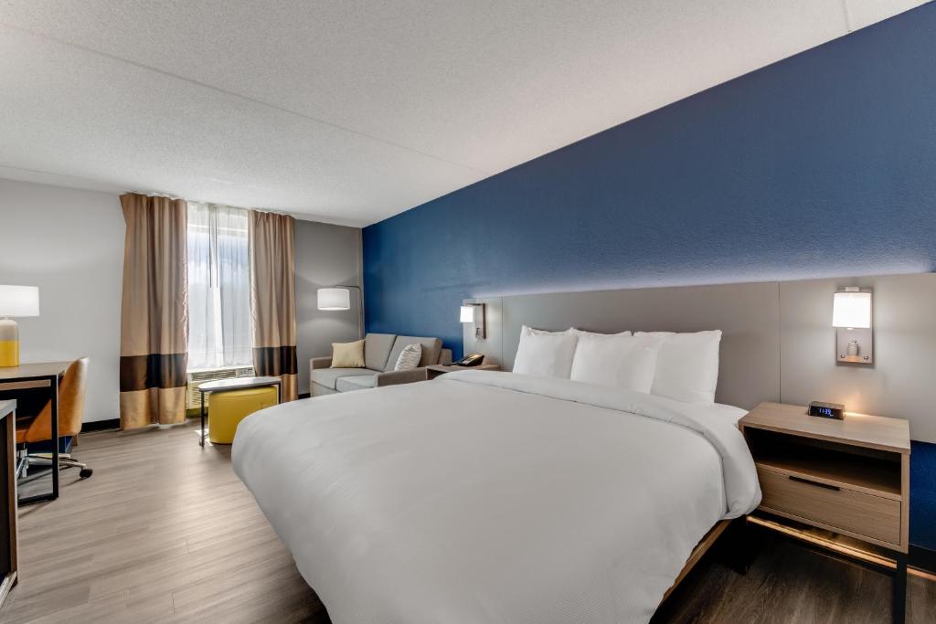 Comfort Inn Thomasville I-85 - King Room With Sofa Bed - Non-Smoking
