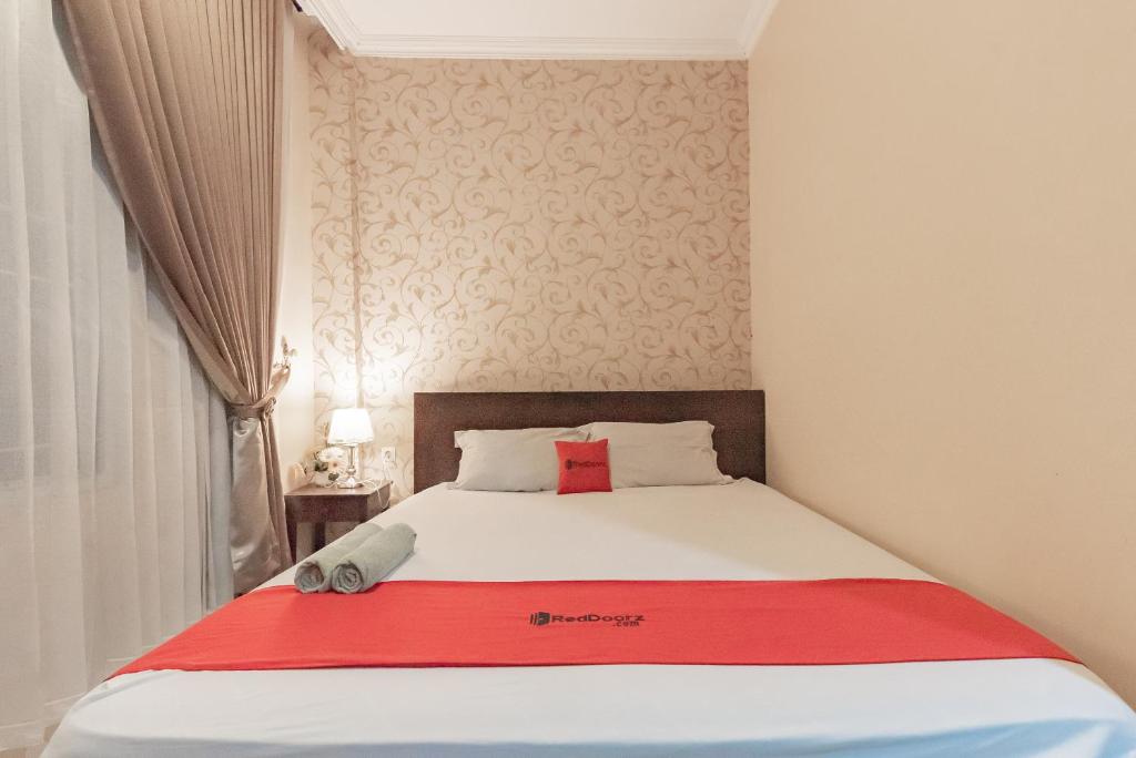 RedDoorz at Hotel Arwana Tugu Puncak - Habitación De Lujo
