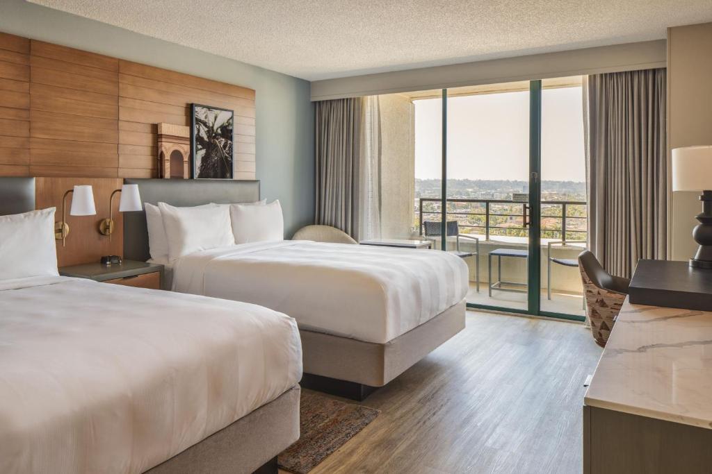 San Diego Marriott Mission Valley - Sala De Reina Ejecutiva Con Dos Camas Queen Y Vista A La Ciudad - Piso Alto