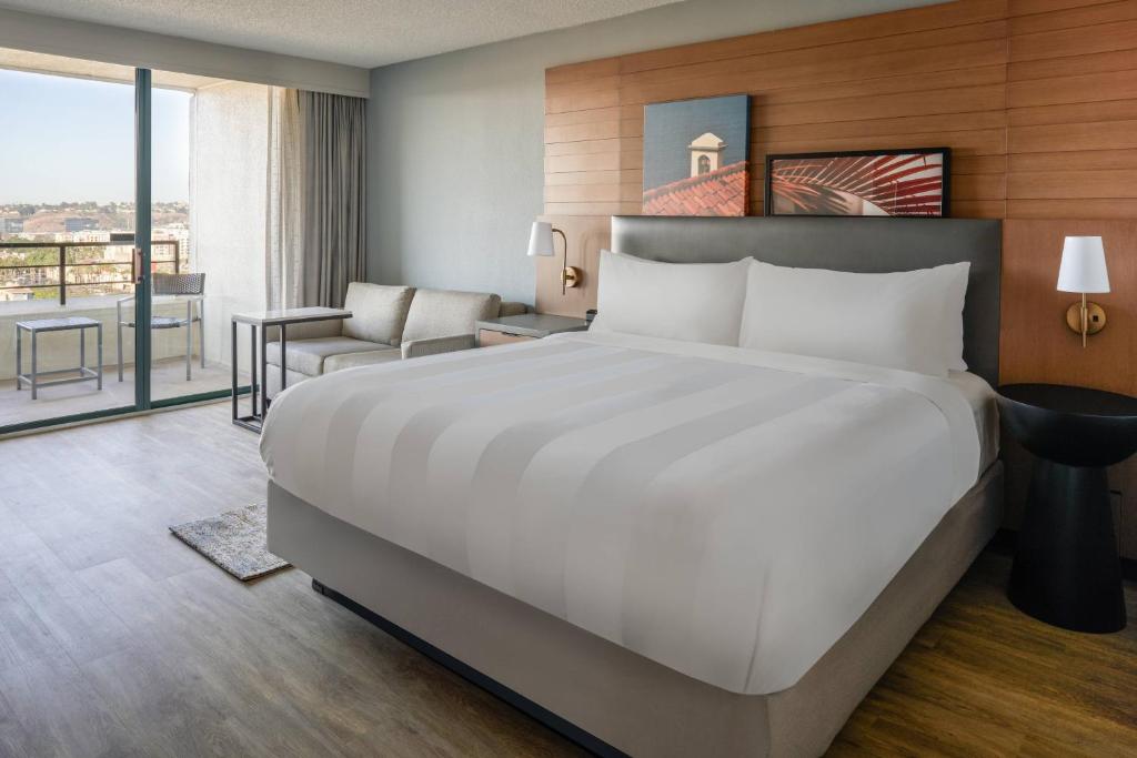 San Diego Marriott Mission Valley - Room King Con Balcón Y Vista A La Piscina