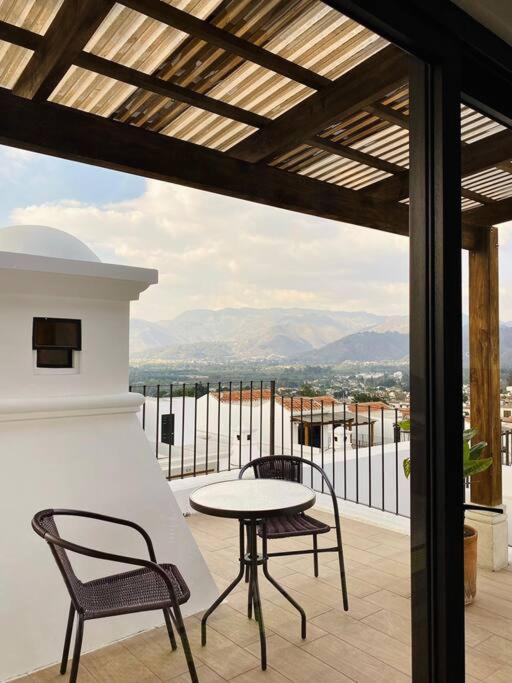 En balkon eller terrasse på Casa Sol Luna Barrios Coloniales, Antigua Guatemala