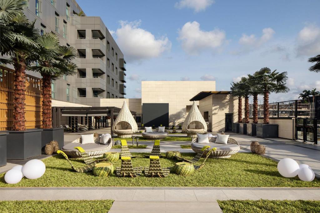 Κήπος έξω από το Lagos Marriott Hotel Ikeja