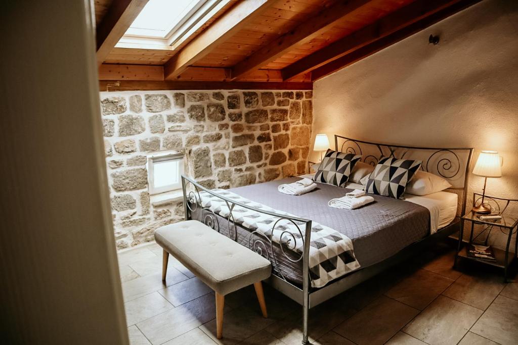 Posteľ alebo postele v izbe v ubytovaní City Rooms Šibenik