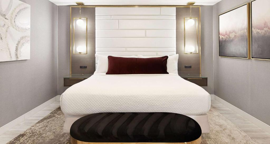 Best Western Plus Abbey Inn - King Suite With Jetted Tub - Non-Smoking