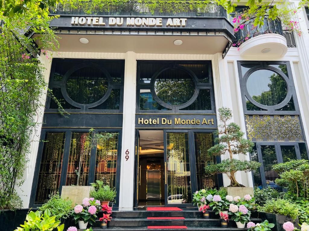 a hotel front entrance with a hotel do wonder art at Hotel du Monde Art in Hanoi