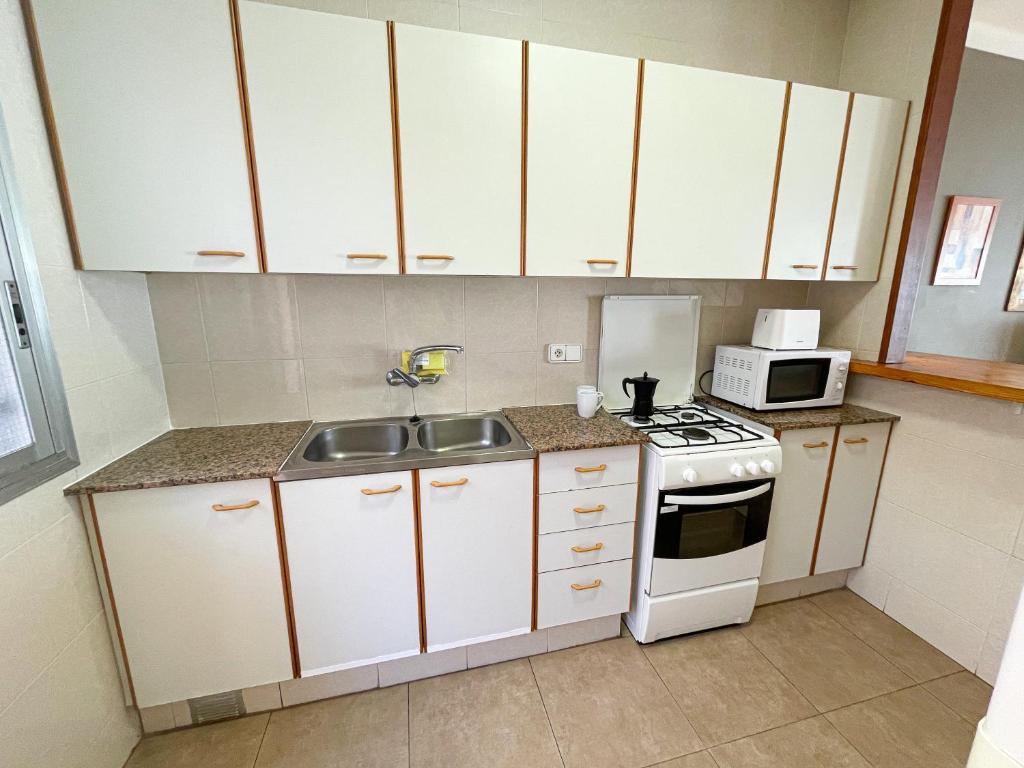 Kuchyňa alebo kuchynka v ubytovaní Bungalows Pescador 3000