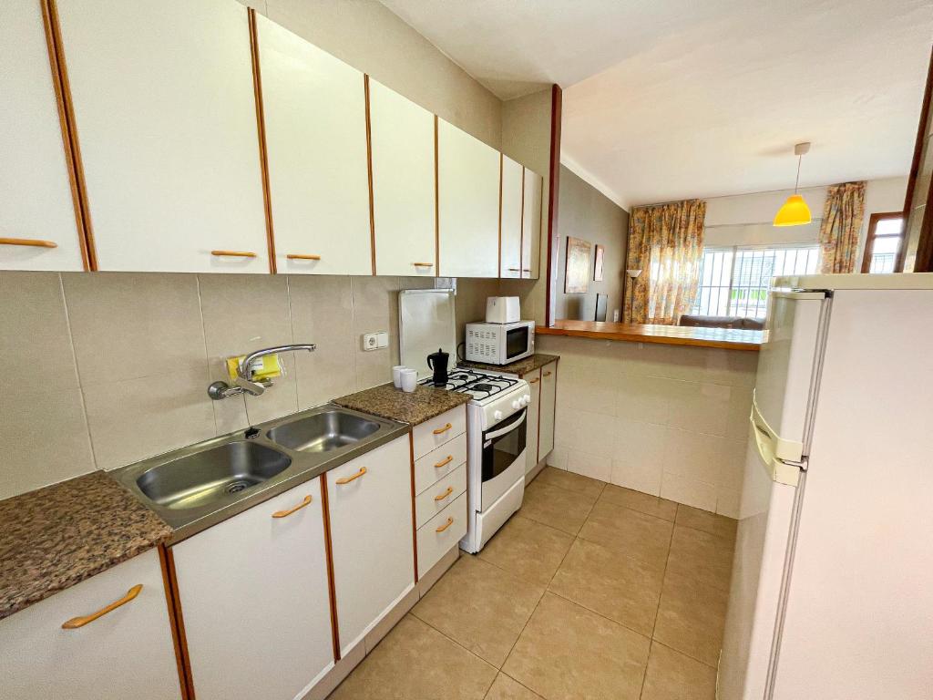 Kuchyňa alebo kuchynka v ubytovaní Bungalows Pescador 3000