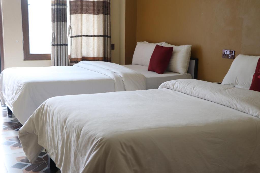 Letto o letti in una camera di Hotel Flycatcher Chitwan- A jungle Safari Home