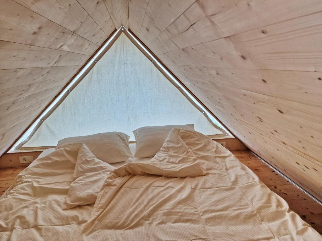 Postel nebo postele na pokoji v ubytování GoLife Center Glamping