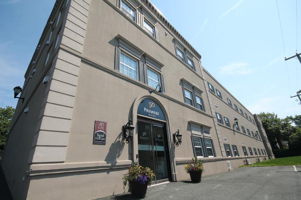 un grande edificio con una porta sul lato di Premiere Suites - St. John's Signal Hill Gate a St. John's