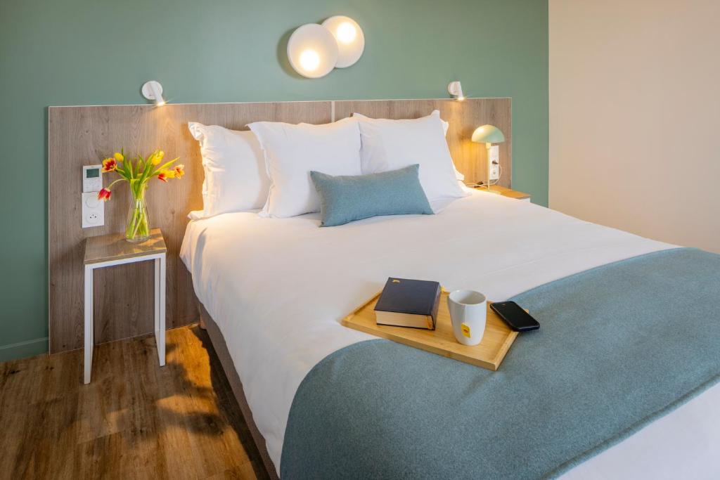 Кровать или кровати в номере All Suites Appart Hotel Le Havre