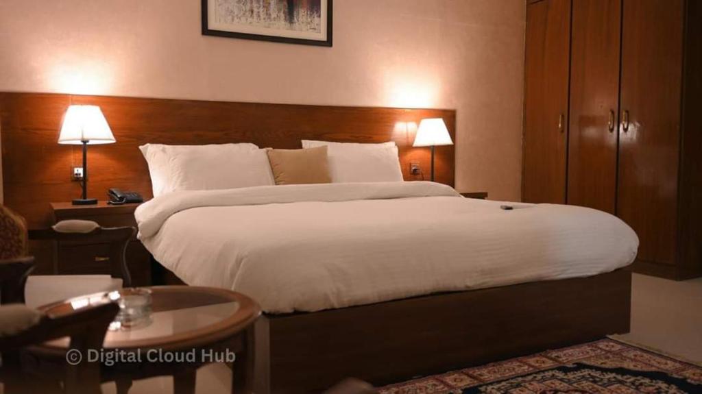 מיטה או מיטות בחדר ב-Ambassador Hotel Clifton